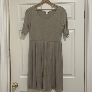 Banana republic and short sleeve dress with drop waist pleated bottom mid length